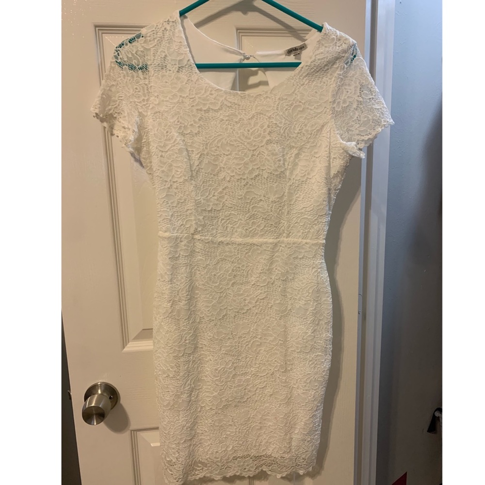 White flower lace dress size medium